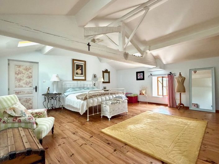 Image No.12-3 Bed Property for sale