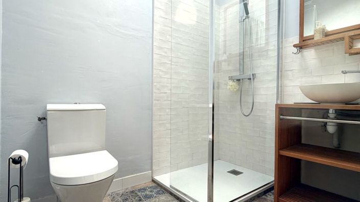 Image No.15-2 Bed Property for sale
