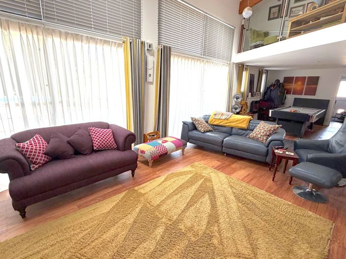 Image No.10-3 Bed Property for sale