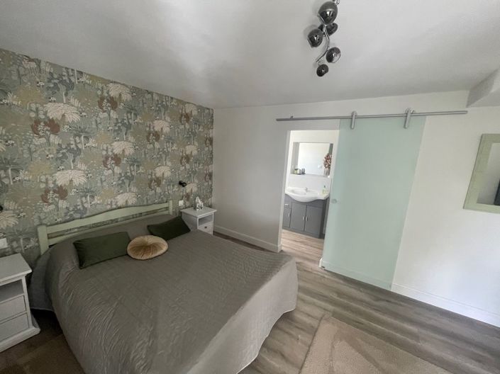 Image No.22-3 Bed Property for sale
