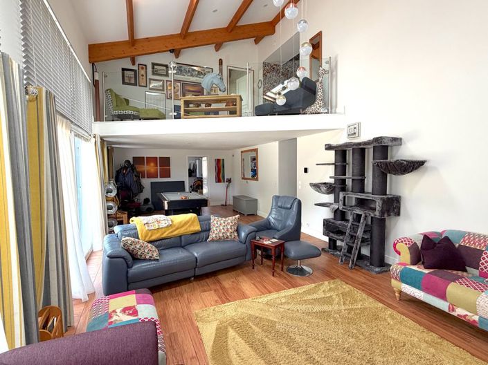 Image No.8-3 Bed Property for sale