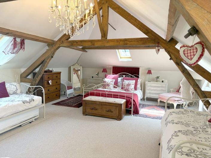 Image No.18-7 Bed Property for sale