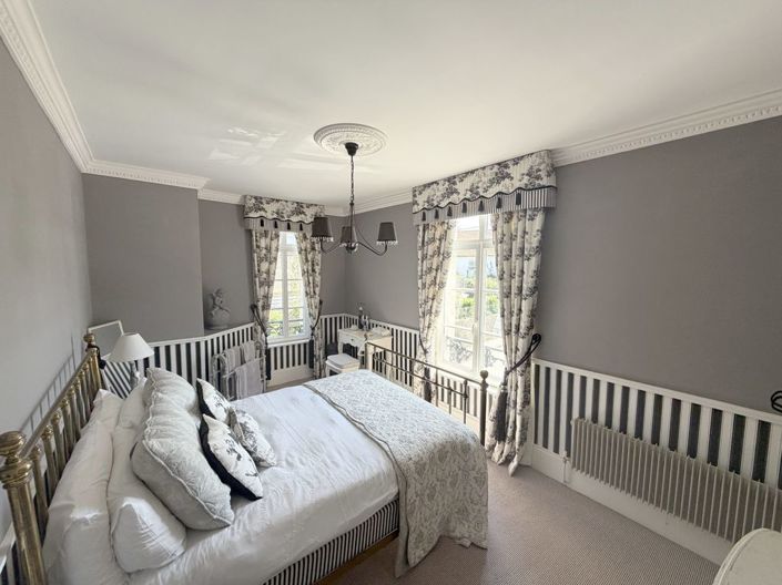 Image No.19-7 Bed Property for sale