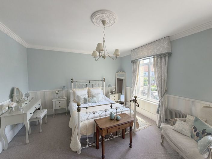 Image No.24-7 Bed Property for sale