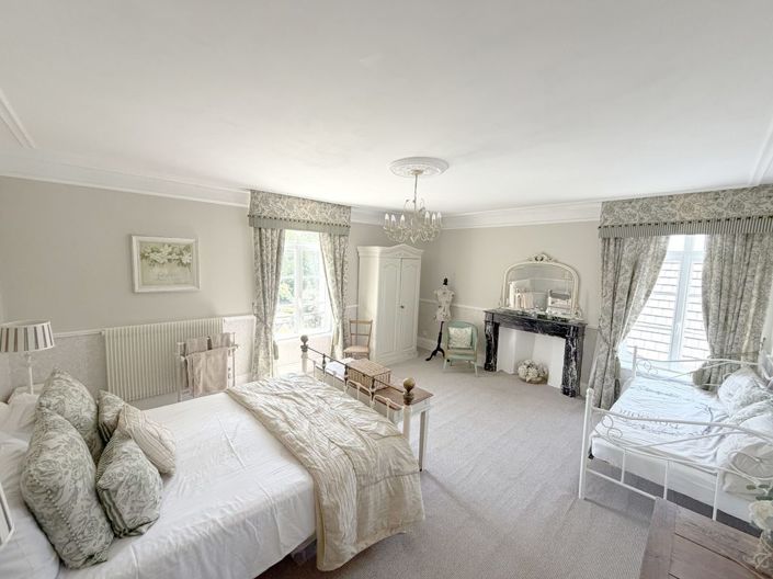 Image No.31-7 Bed Property for sale