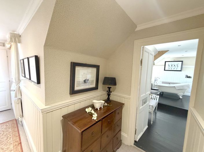 Image No.33-7 Bed Property for sale
