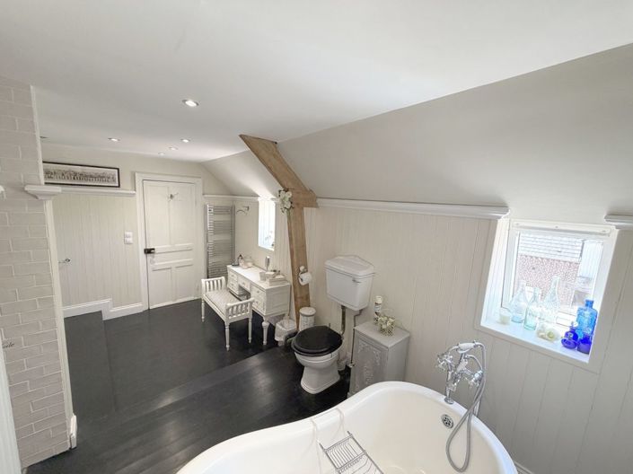Image No.34-7 Bed Property for sale