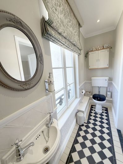 Image No.35-7 Bed Property for sale