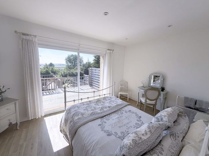 Image No.37-7 Bed Property for sale