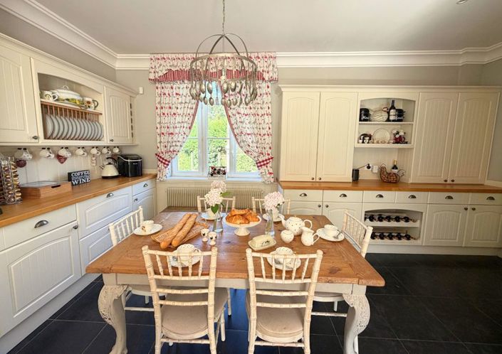 Image No.8-7 Bed Property for sale