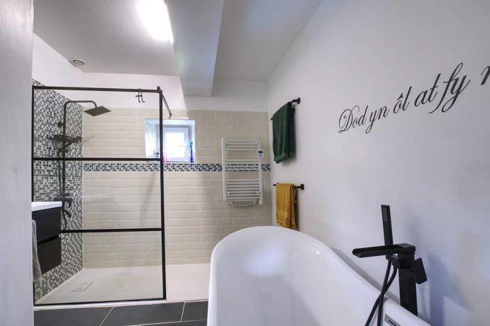 Image No.10-9 Bed Property for sale