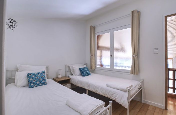 Image No.17-9 Bed Property for sale