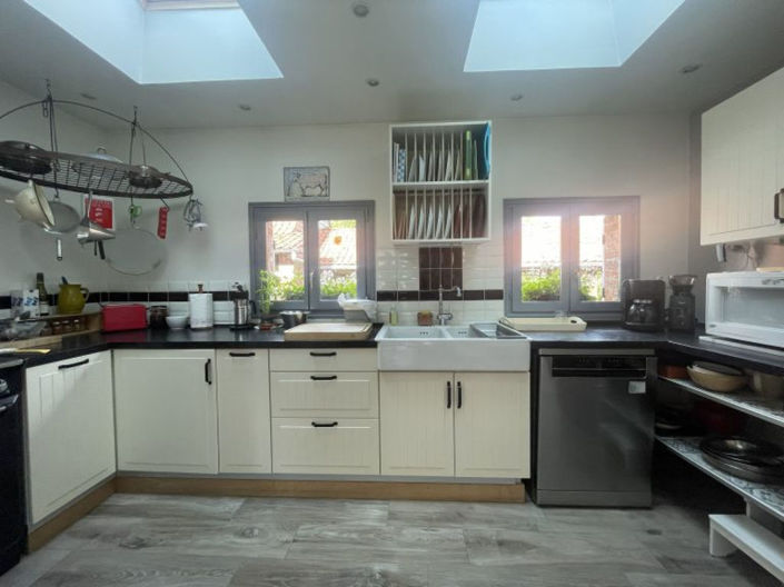Image No.9-3 Bed Property for sale