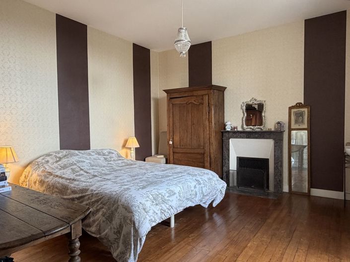Image No.18-6 Bed Property for sale