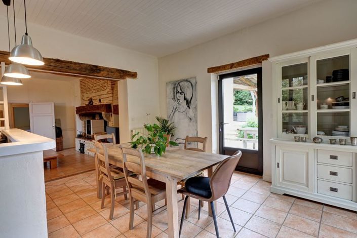 Image No.2-5 Bed Property for sale