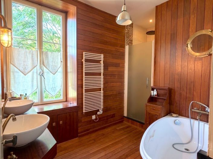 Image No.25-6 Bed Property for sale