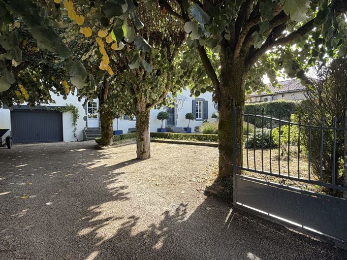 Image No.26-6 Bed Property for sale