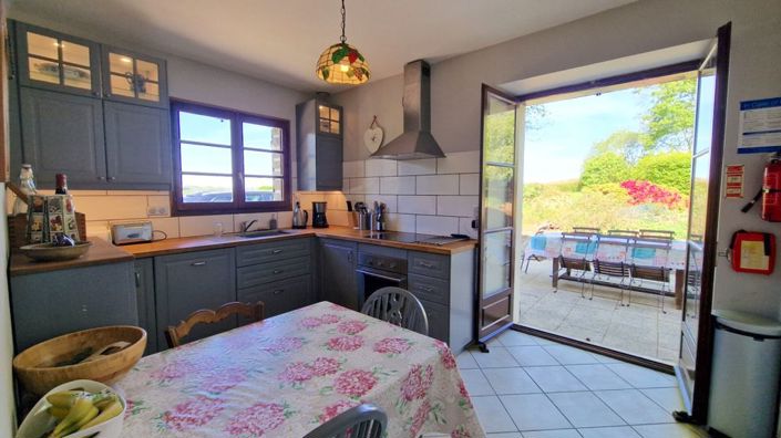 Image No.2-4 Bed Property for sale