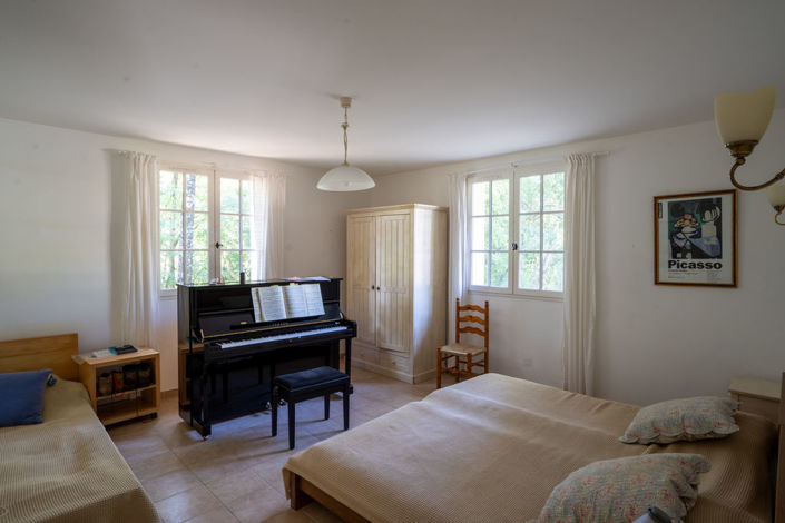 Image No.14-4 Bed Property for sale