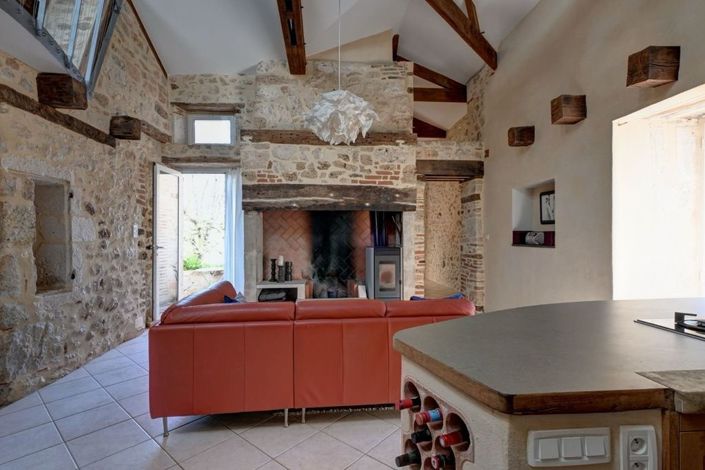 Image No.10-5 Bed Property for sale