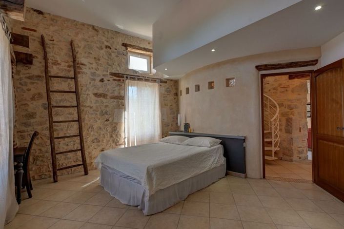 Image No.14-5 Bed Property for sale