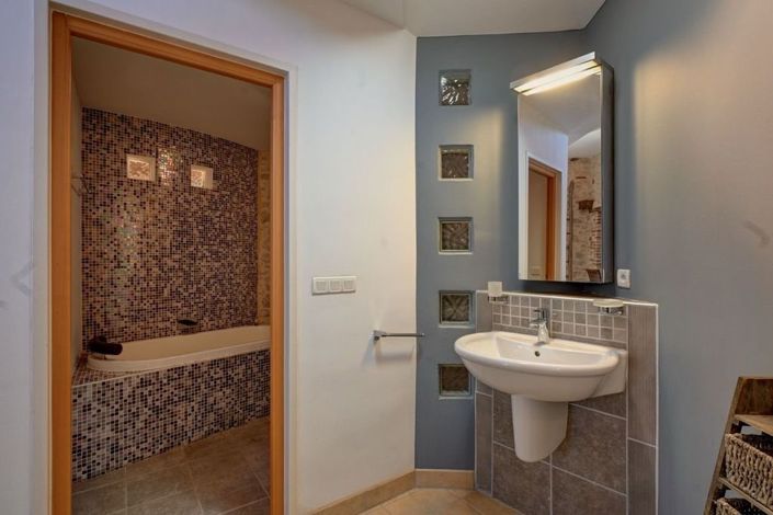 Image No.16-5 Bed Property for sale