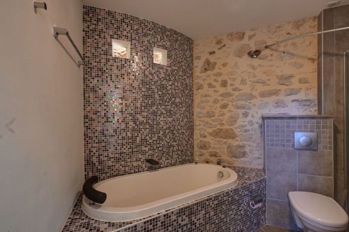 Image No.20-5 Bed Property for sale