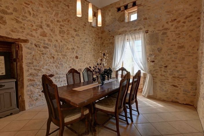 Image No.8-5 Bed Property for sale