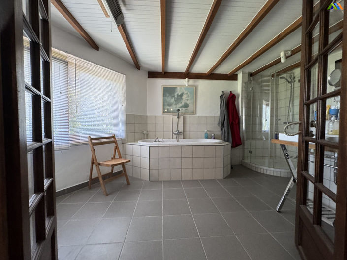 Image No.17-4 Bed Property for sale