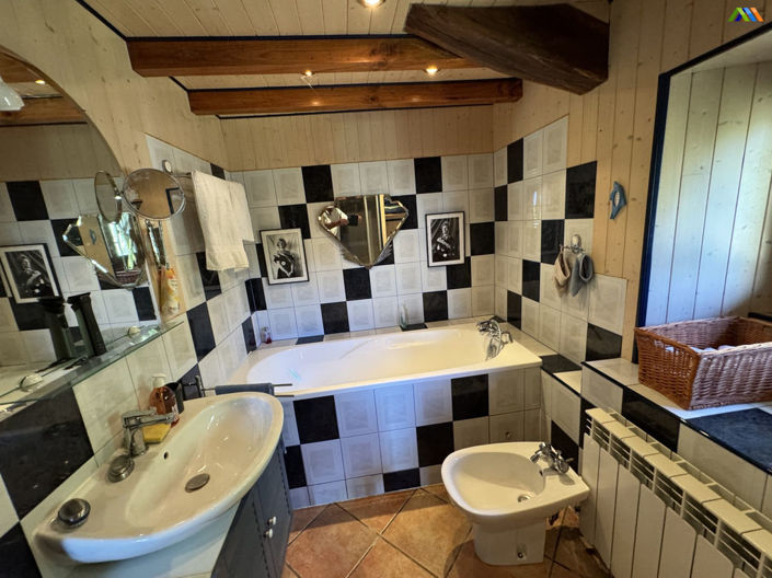 Image No.24-4 Bed Property for sale