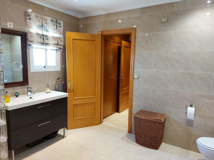 Image No.36-3 Bed Villa / Detached for sale