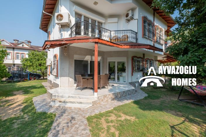 Image No.1-4 Bed Villa for sale