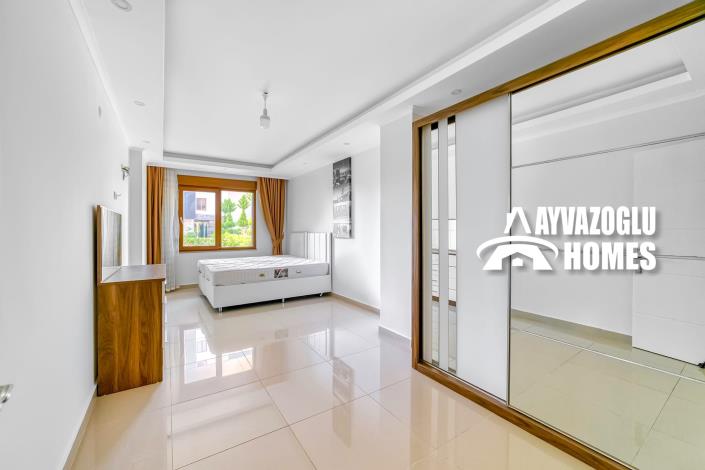 Image No.11-3 Bed Duplex for sale