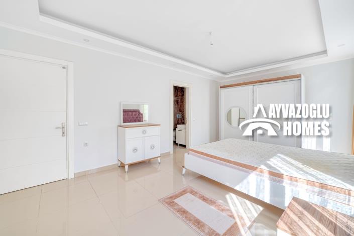 Image No.12-3 Bed Duplex for sale