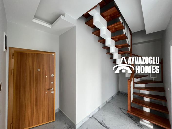 Image No.8-4 Bed Duplex for sale