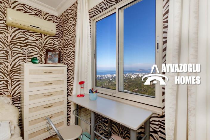 Image No.20-3 Bed Apartment for sale