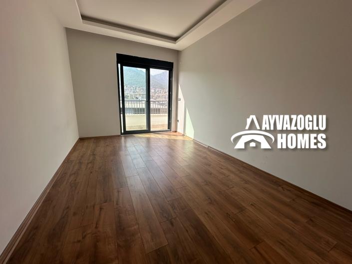 Image No.17-4 Bed Apartment for sale