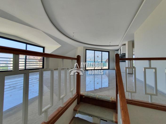 Image No.11-3 Bed Duplex for sale