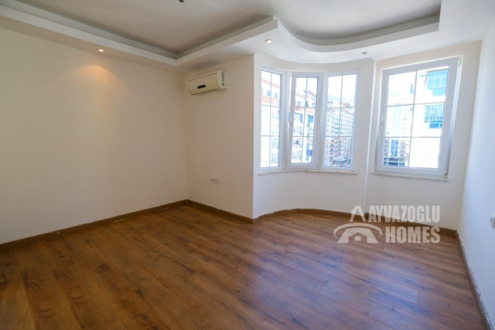 Image No.10-3 Bed Apartment for sale