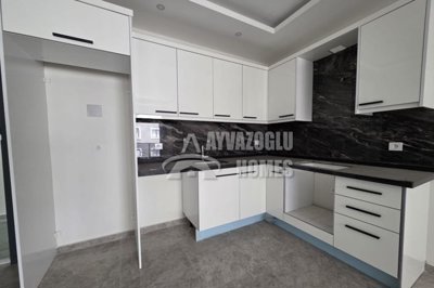 523511