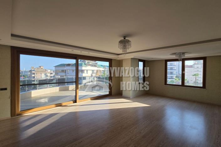 Image No.17-4 Bed Apartment for sale
