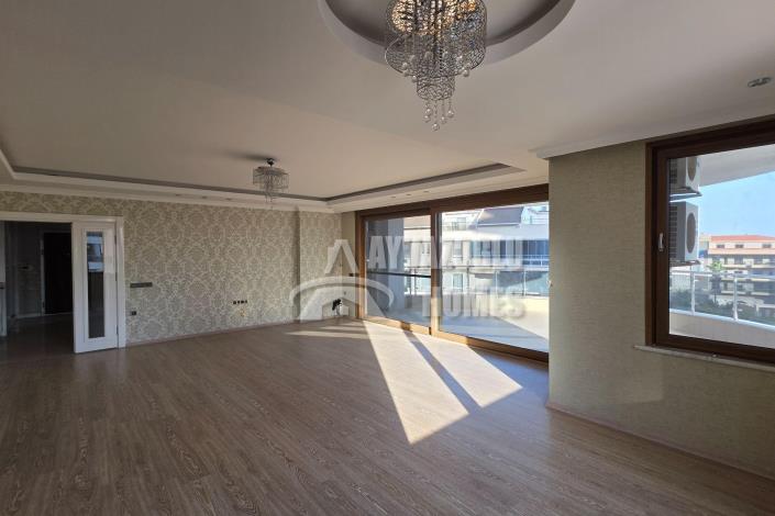 Image No.19-4 Bed Apartment for sale