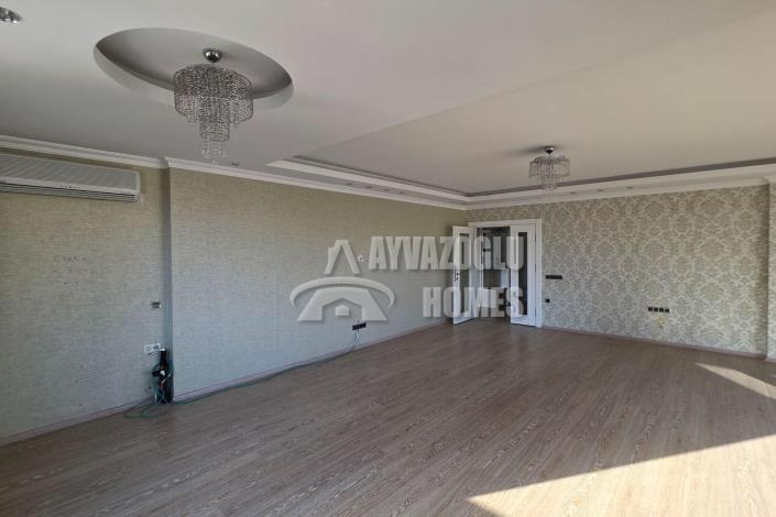 Image No.20-4 Bed Apartment for sale
