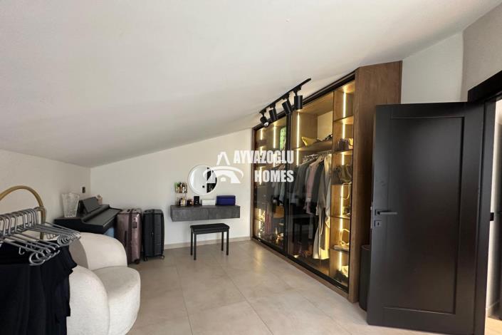 Image No.23-4 Bed Apartment for sale