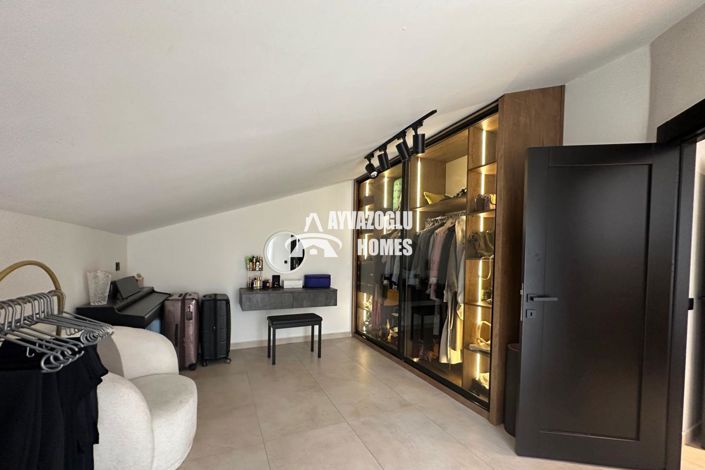 Image No.13-4 Bed Apartment for sale