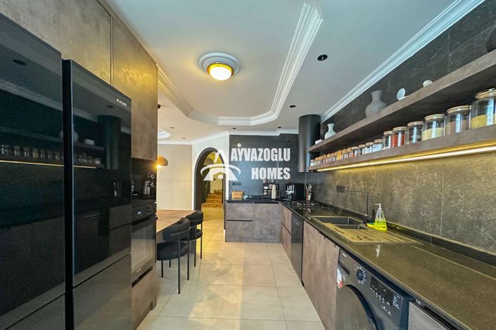 Image No.29-4 Bed Apartment for sale