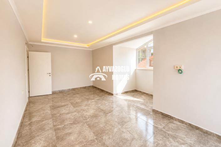 Image No.20-5 Bed Apartment for sale
