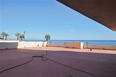 Frontline promenade apartment in Fuengirola, Costa del Sol