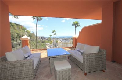 Middle Floor Apartment for sale in Monte Halcones, Benahavis, Costa del Sol