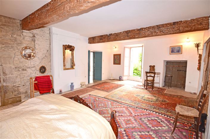 Image No.18-6 Bed House for sale